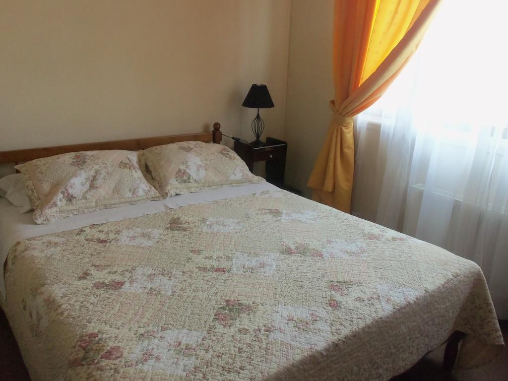 Hostal Joshiken Пунта-Аренас Экстерьер фото