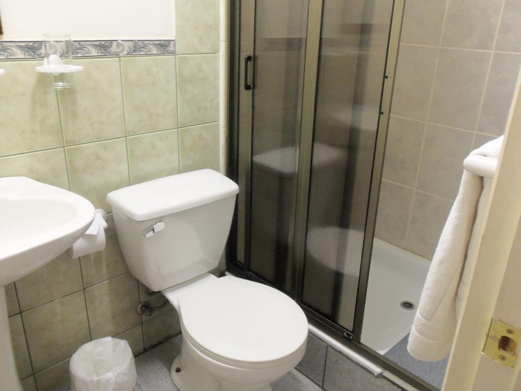 Hostal Joshiken Пунта-Аренас Экстерьер фото