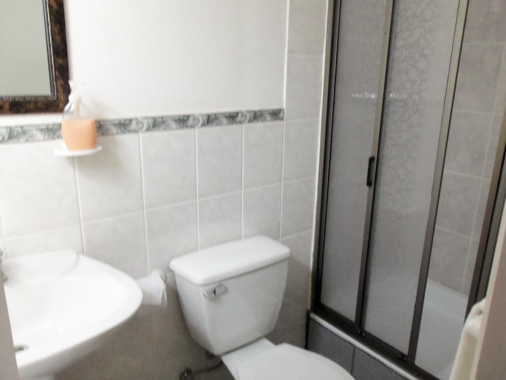 Hostal Joshiken Пунта-Аренас Экстерьер фото