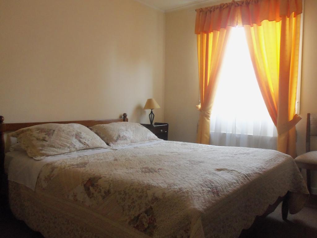 Hostal Joshiken Пунта-Аренас Экстерьер фото